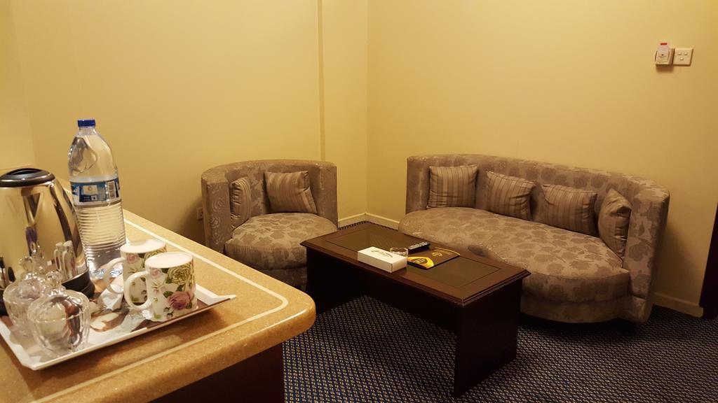 Al Bustan Hotel Szardża Zewnętrze zdjęcie