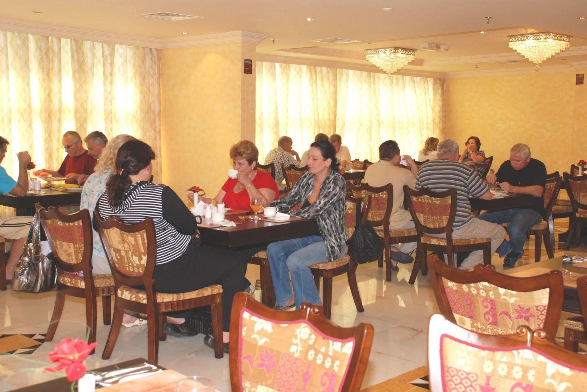 Al Bustan Hotel Szardża Zewnętrze zdjęcie